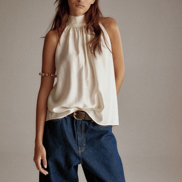 H&M Tops - H&M ivory cream draped flowy halter neck top